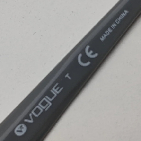 🕶️ Vogue VO2943-SB 2390/11 Butterfly Sunglasses 55/17-135 / JLE660🕶️ - Picture 5 of 8